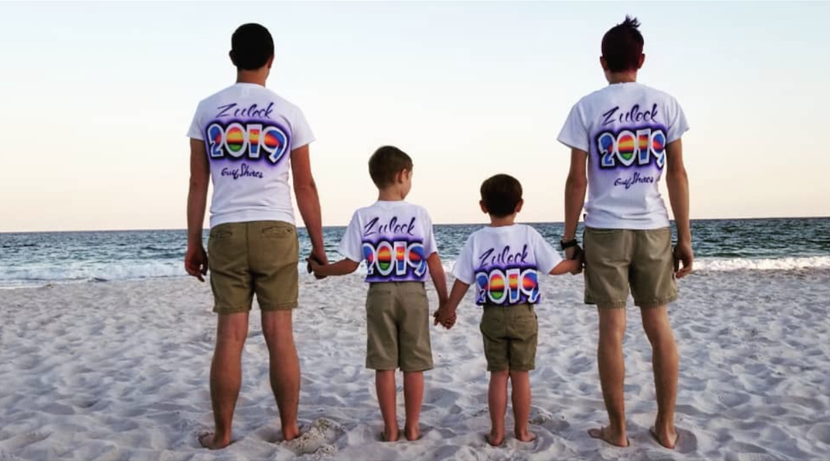 USA : Un couple homosexuel ‘marié’ arrêté pour avoir abusé sexuellement des fils adoptifs à des fins pédopornographique William-_-Zachary-Zulock-with-adopted-boys-Instagram